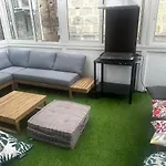 Maison Familiale A 2 Min A Pied De L'institut A Armand Calme Jeux Babyfoot Jacuzzi Proche Σπίτι διακοπών Saint-Laurent-dʼAigouze